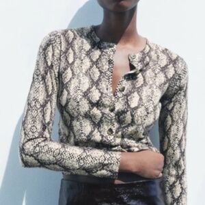 NWT Zara Woman Snakeskin KNIT ANIMAL PRINT JACKET Cardigan Sweater Size S Small